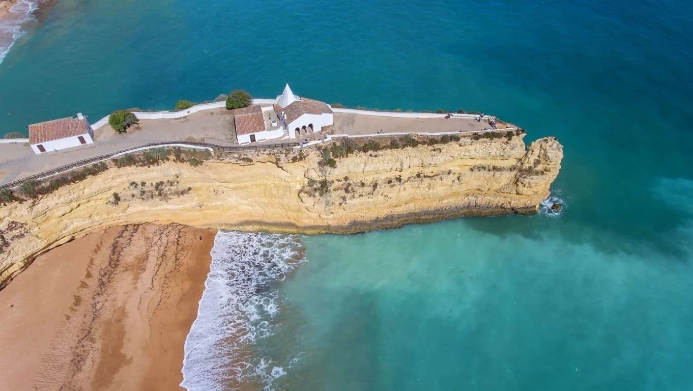 Discovering Lagoa: Benagil, Playas y Arte 2