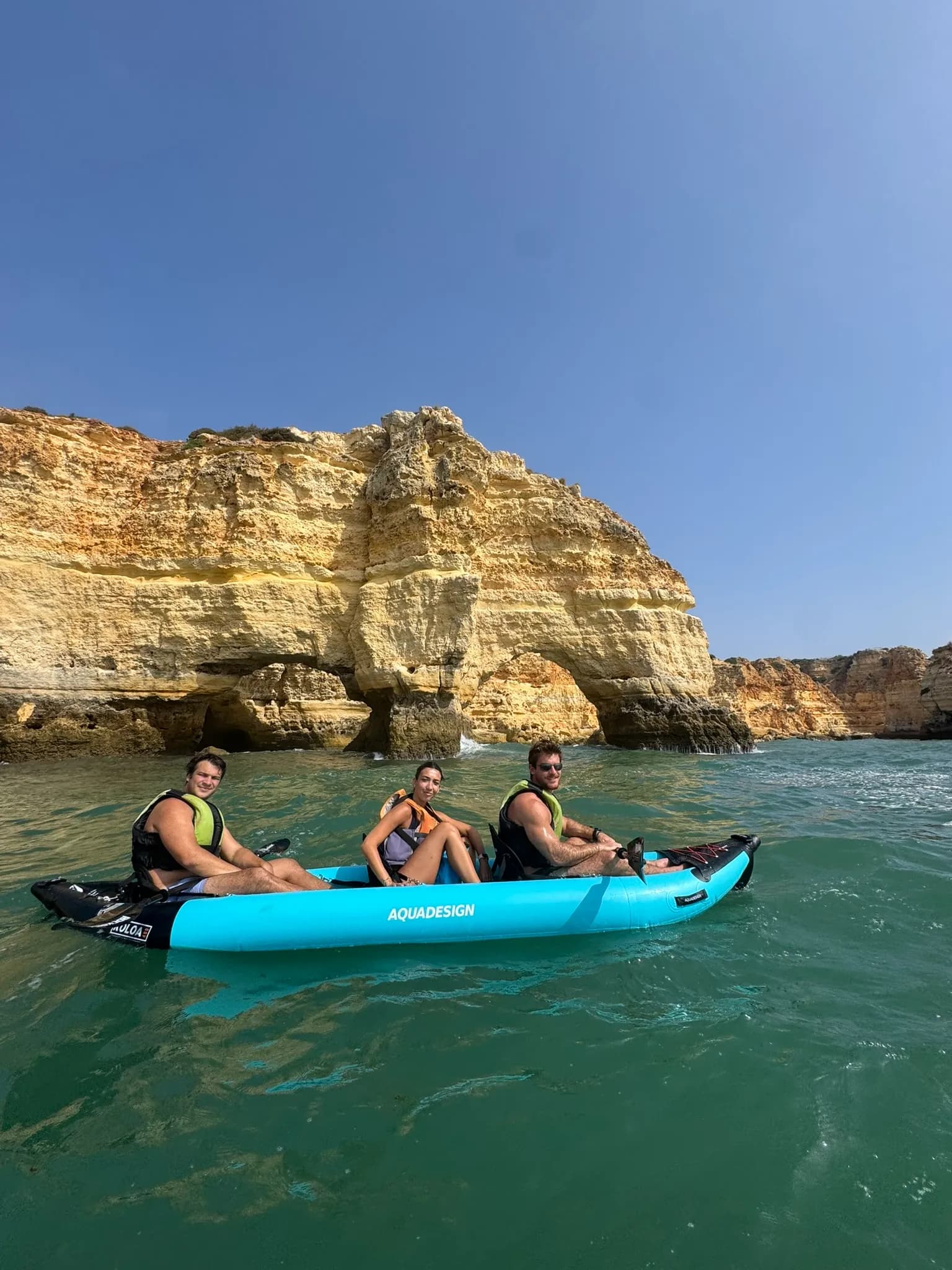 Tour de Kayak na Gruta de Benagil e Experiência na Costa do Algarve 5